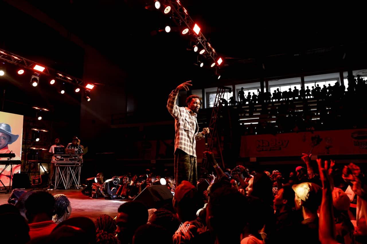 Teni and The Entertainers Live - Photo 1
